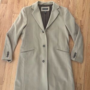 Banana Republic Tan Trench Coat with Notched Lapels and Tailored Design